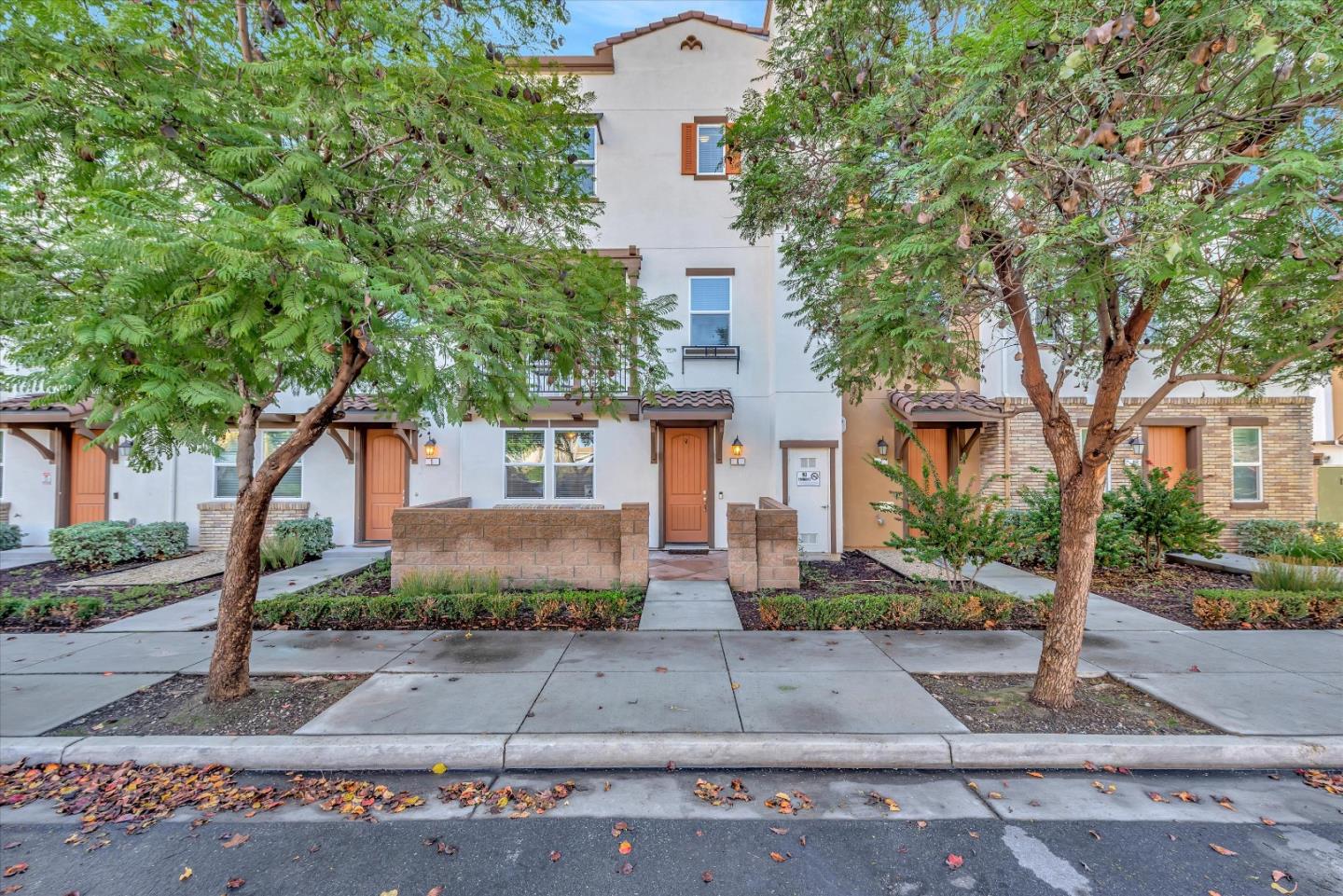 Detail Gallery Image 1 of 1 For 198 Esfahan Dr #6,  San Jose,  CA 95111 - 3 Beds | 3/1 Baths