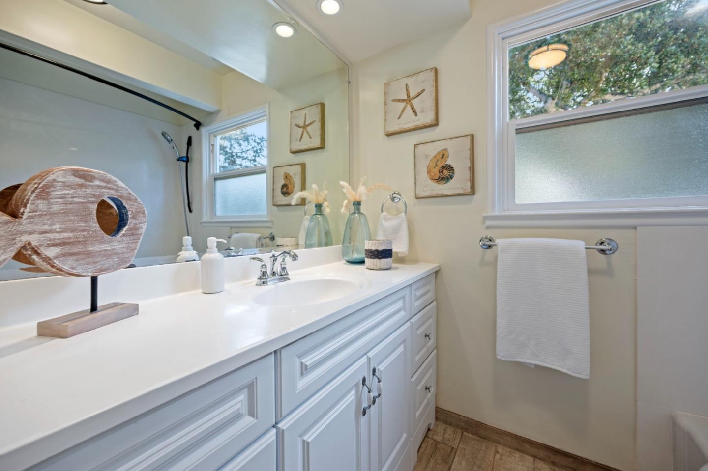 Detail Gallery Image 13 of 26 For 314 Del Robles Ave, Monterey,  CA 93940 - 3 Beds | 2 Baths