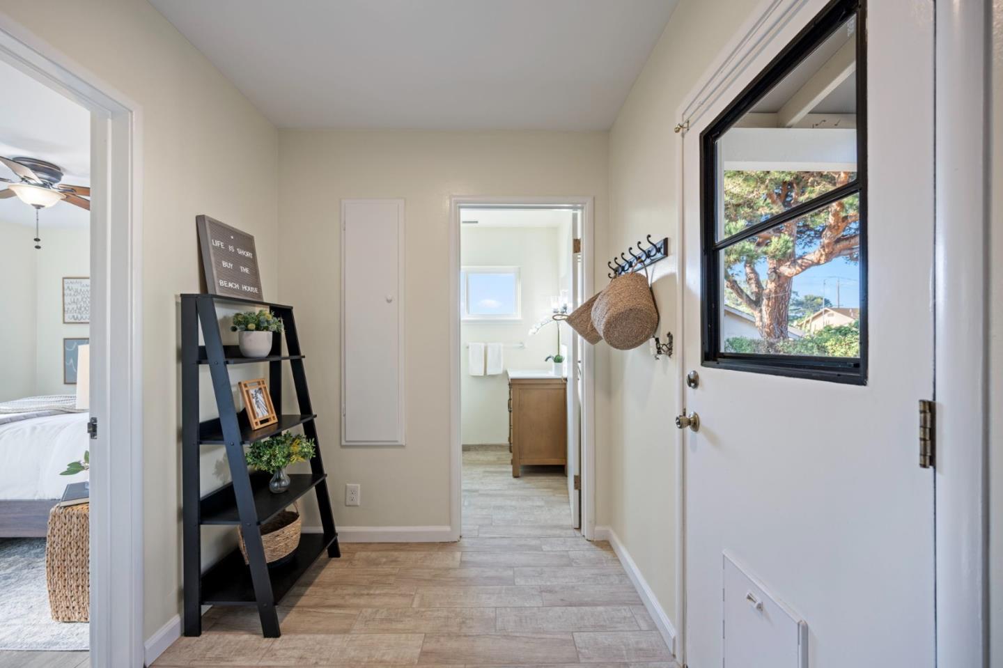 Detail Gallery Image 15 of 26 For 314 Del Robles Ave, Monterey,  CA 93940 - 3 Beds | 2 Baths