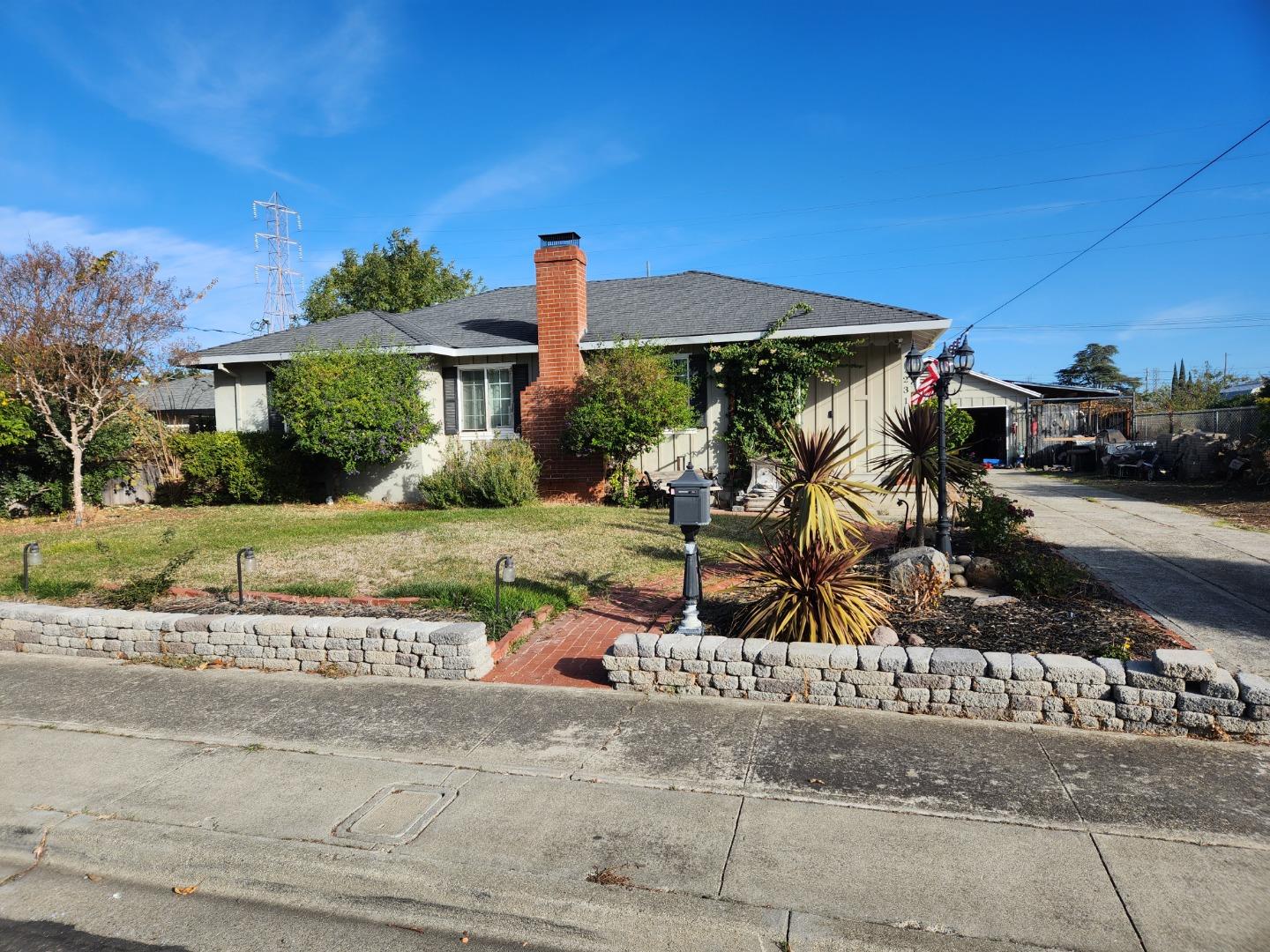 Photo of 1231 Hillcrest Ave in Antioch, CA