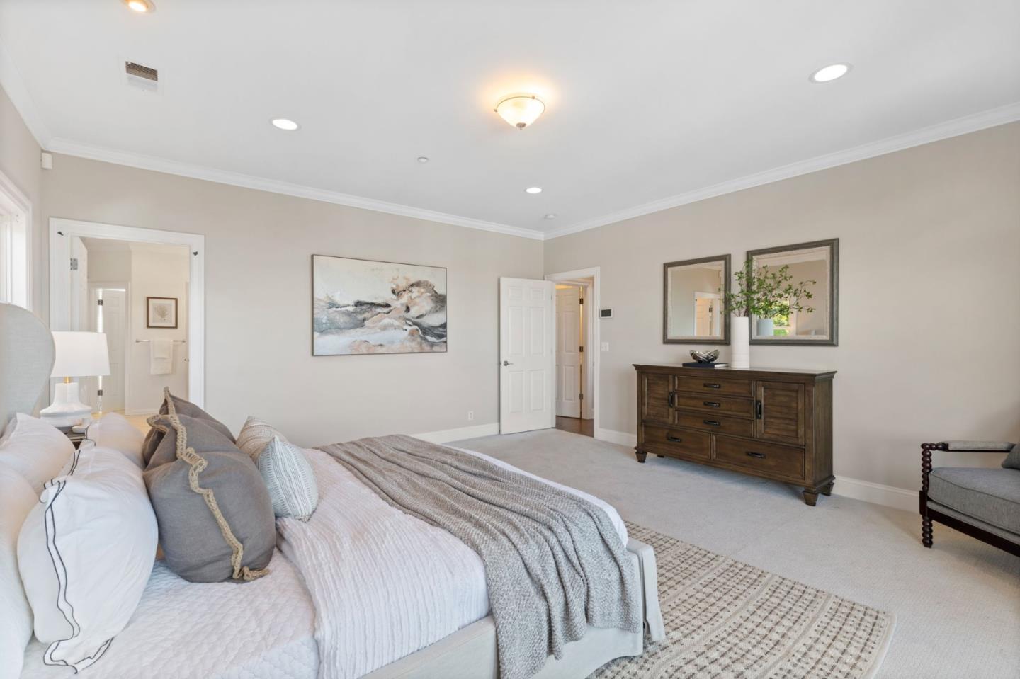 Detail Gallery Image 18 of 62 For 578 Hillside Rd, Redwood City,  CA 94062 - 6 Beds | 4/2 Baths