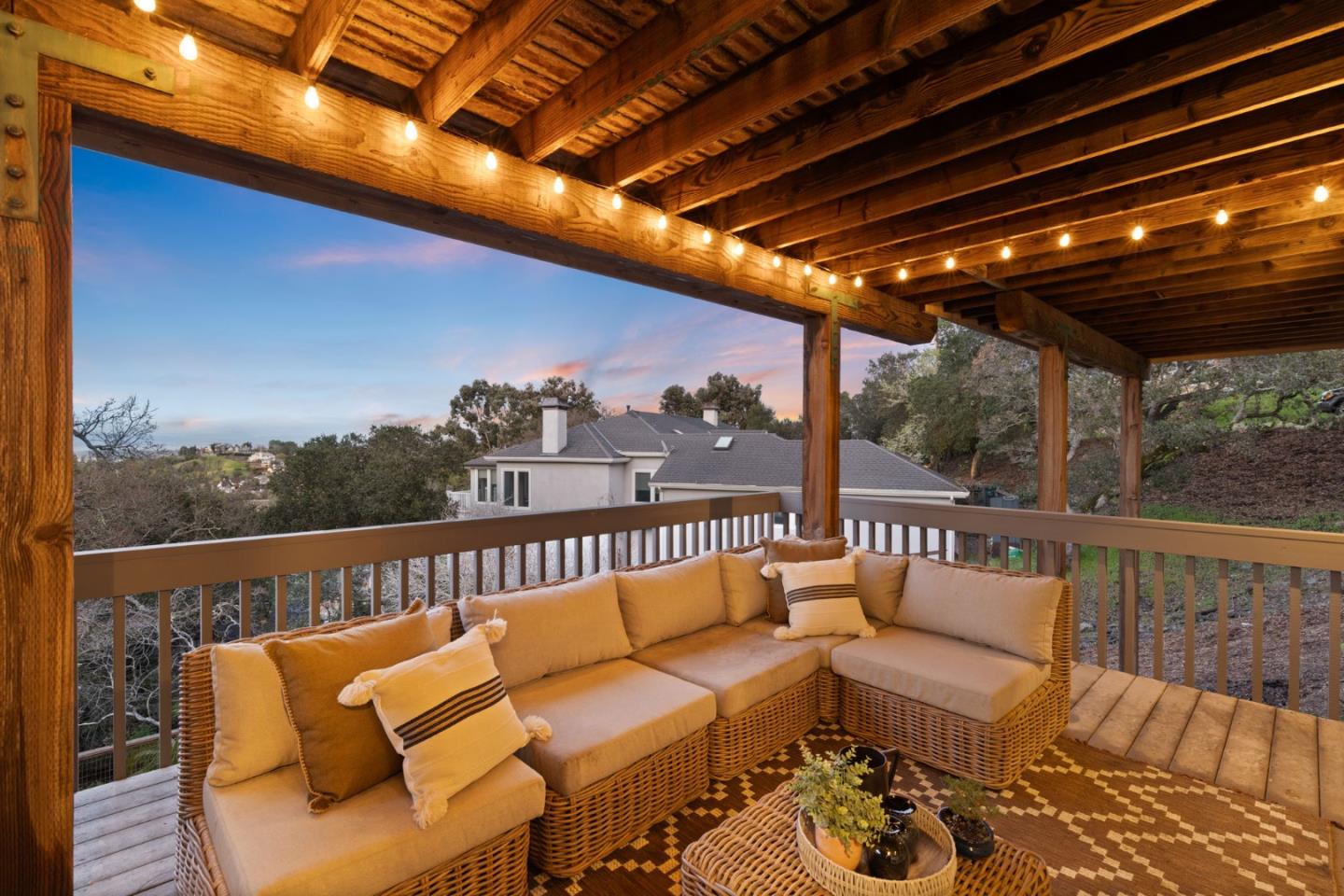 Detail Gallery Image 37 of 62 For 578 Hillside Rd, Redwood City,  CA 94062 - 6 Beds | 4/2 Baths