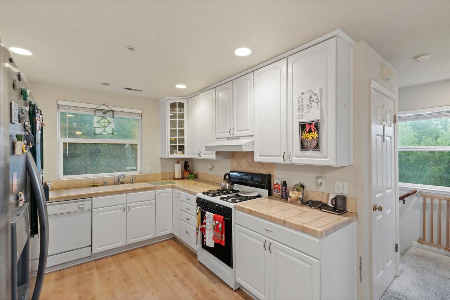 Detail Gallery Image 41 of 62 For 578 Hillside Rd, Redwood City,  CA 94062 - 4 Beds | 3/1 Baths