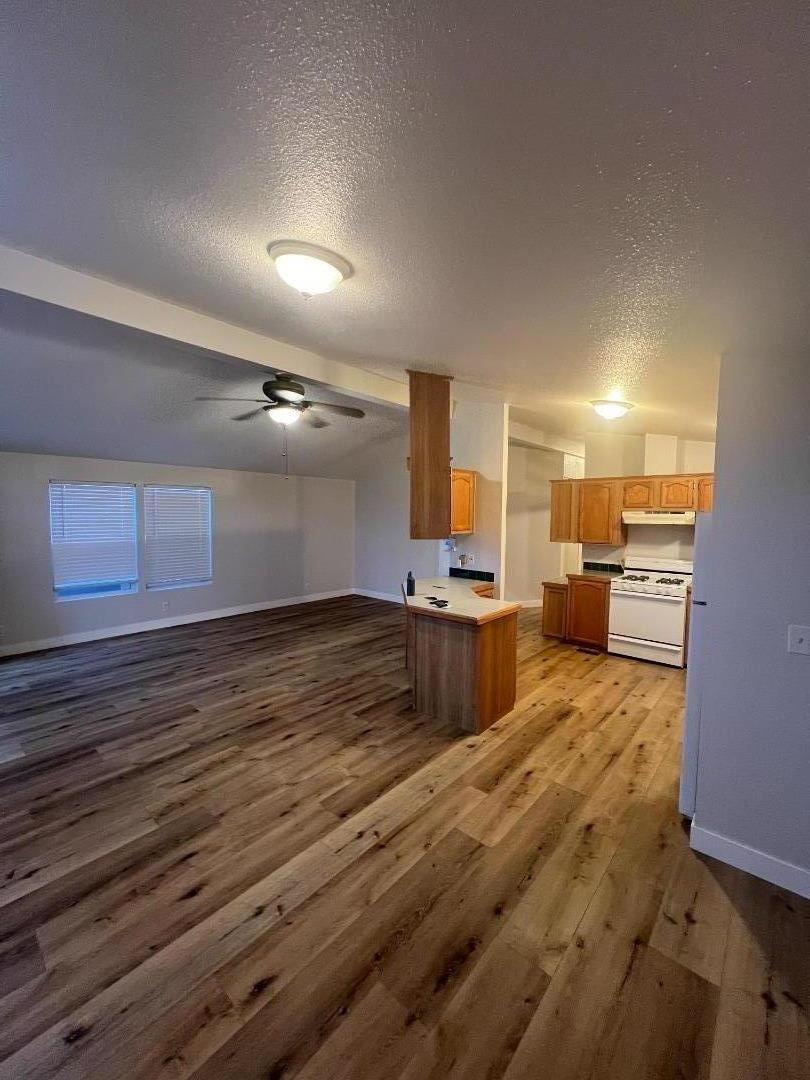 Detail Gallery Image 2 of 12 For 20 Russell Rd #133,  Salinas,  CA 93906 - 3 Beds | 2 Baths