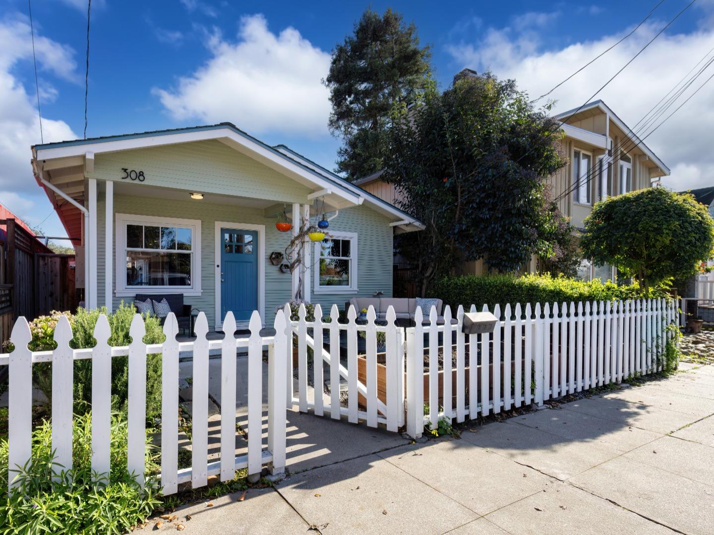 Detail Gallery Image 1 of 1 For 308 Cayuga St, Santa Cruz,  CA 95062 - 2 Beds | 1/1 Baths