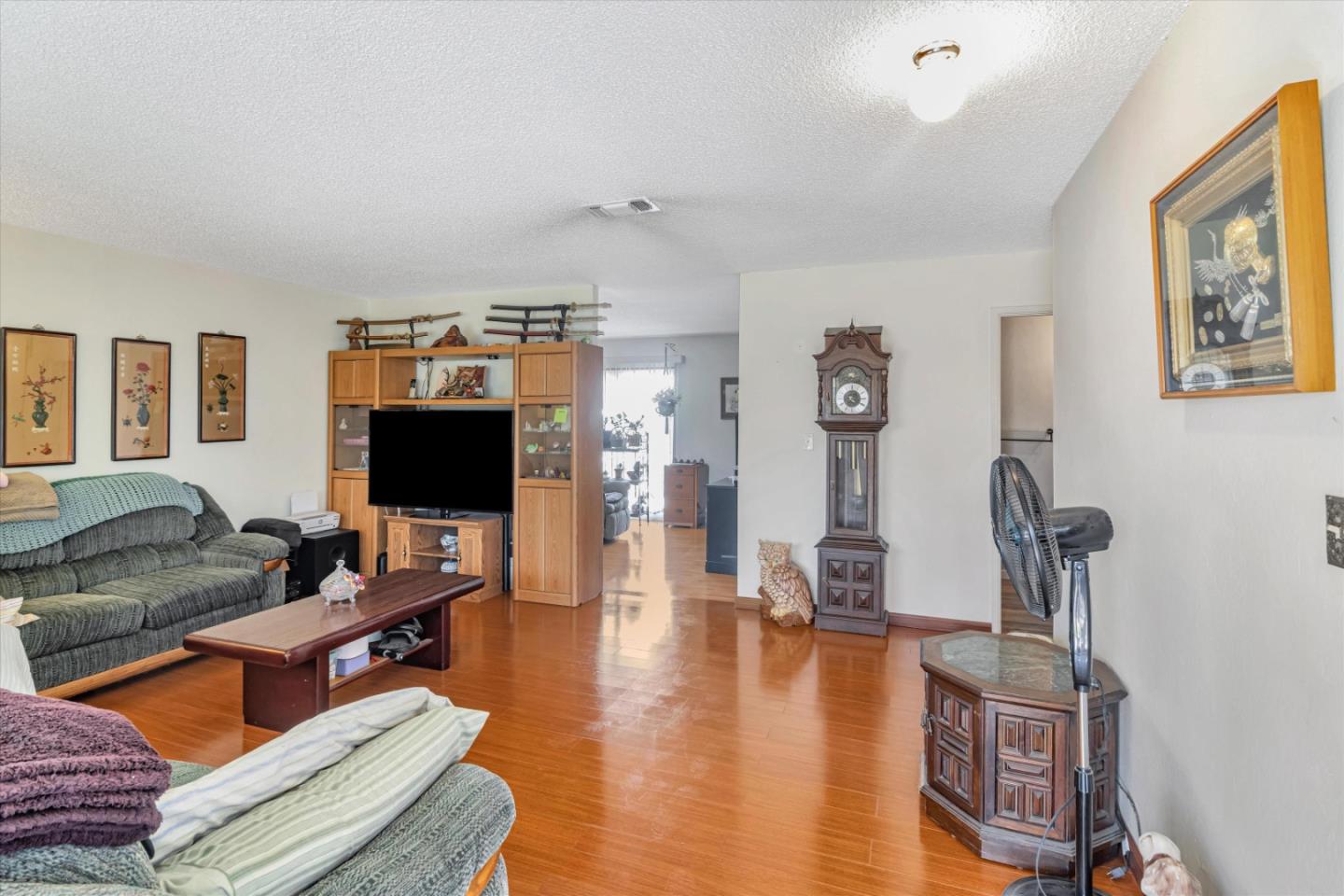 Detail Gallery Image 4 of 29 For 14660 Acapulco Rd, San Leandro,  CA 94577 - 3 Beds | 2 Baths