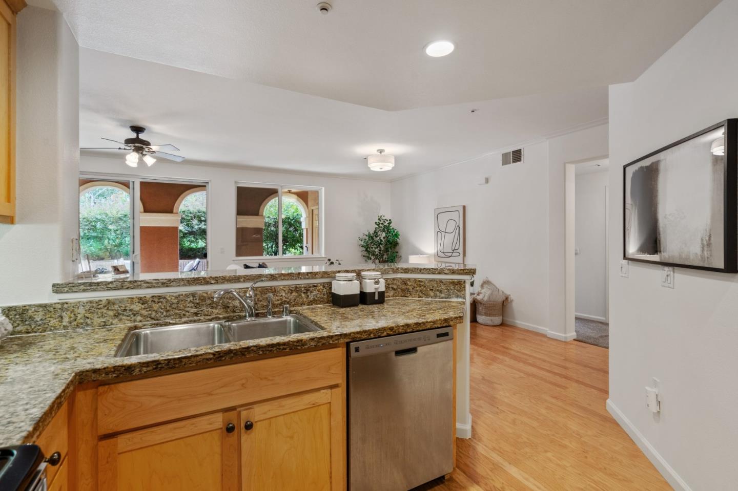 Detail Gallery Image 9 of 29 For 1390 Saddle Rack St #243,  San Jose,  CA 95126 - 2 Beds | 2 Baths