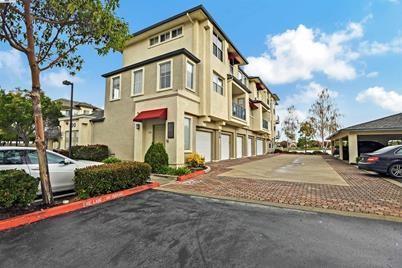 Detail Gallery Image 1 of 1 For 300 Baltic Cir #332,  Redwood City,  CA 94065 - 2 Beds | 2 Baths