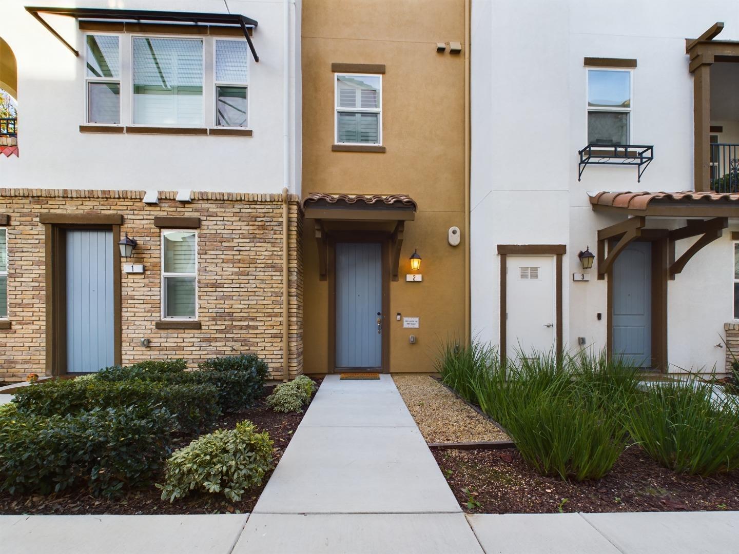 Detail Gallery Image 1 of 1 For 2733 Sorano Ct #2,  San Jose,  CA 95111 - 2 Beds | 2/1 Baths