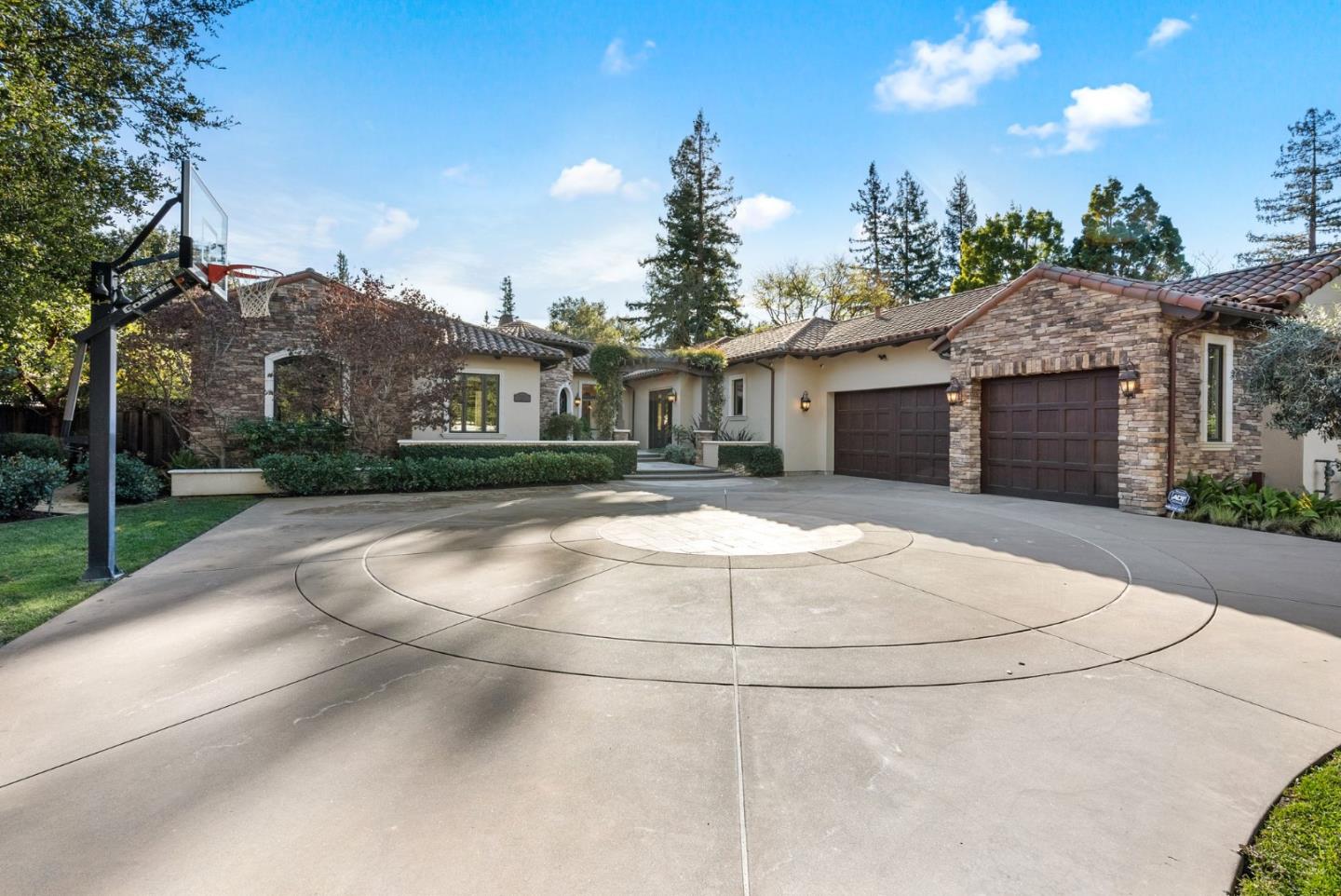 484 W Portola Ave, Los Altos, CA 94022