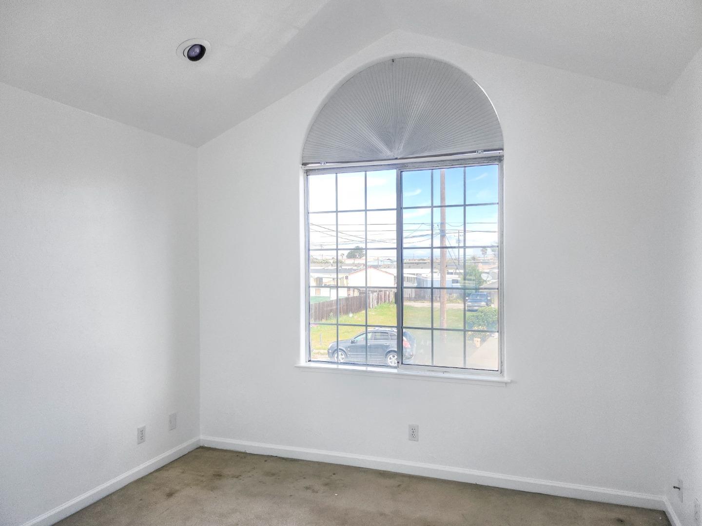 Detail Gallery Image 9 of 22 For 1120 Clementina Ave, Seaside,  CA 93955 - 3 Beds | 2/1 Baths