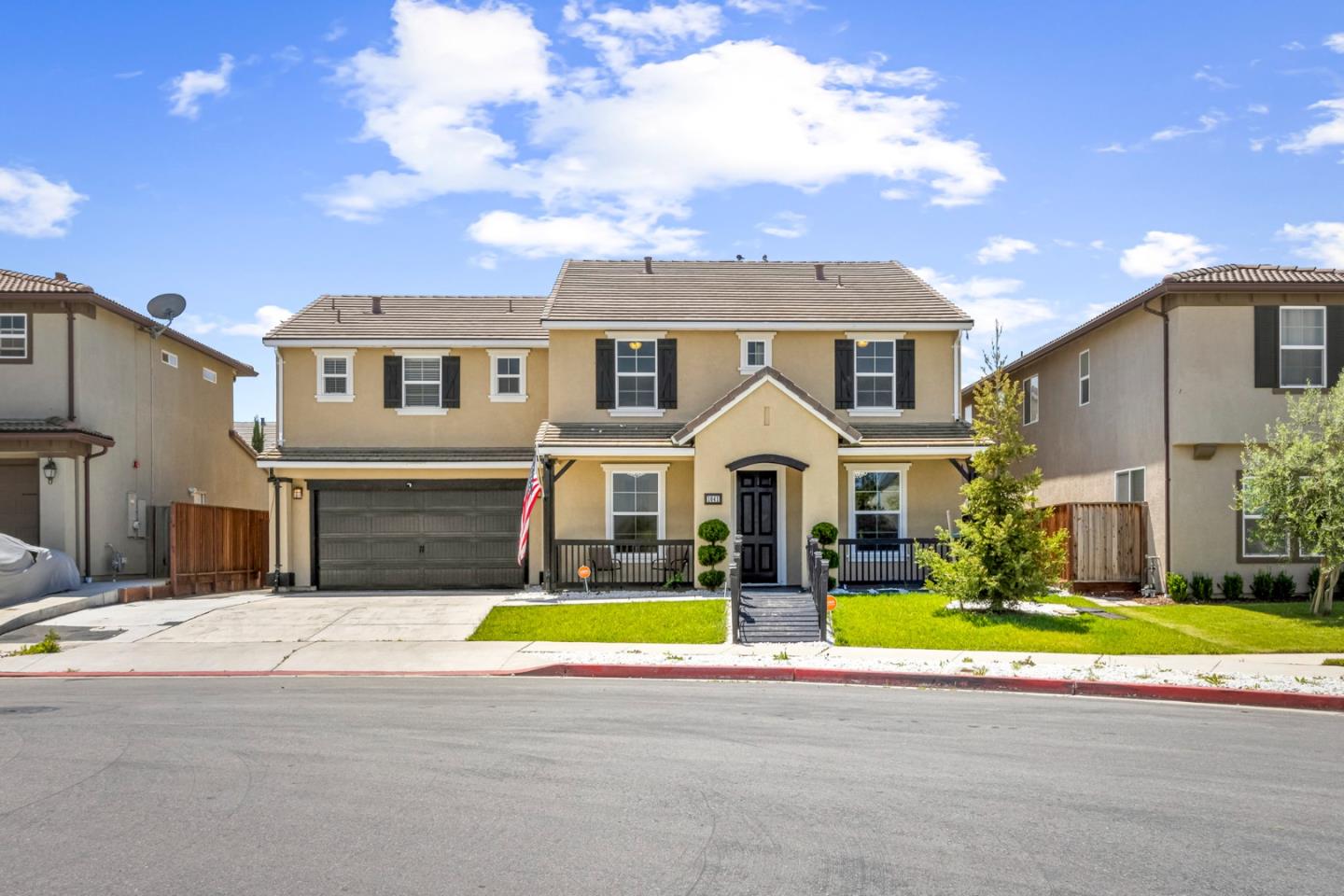 1041 Cabrillo Dr, Hollister, CA 95023