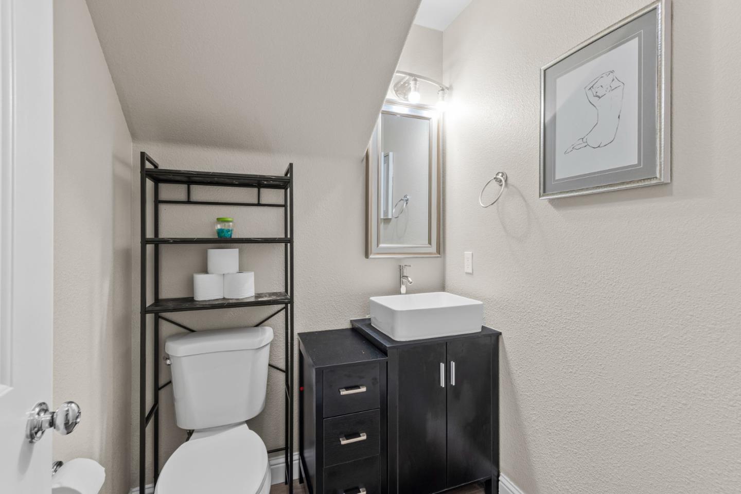 Detail Gallery Image 15 of 51 For 1041 Cabrillo Dr, Hollister,  CA 95023 - 4 Beds | 2/1 Baths