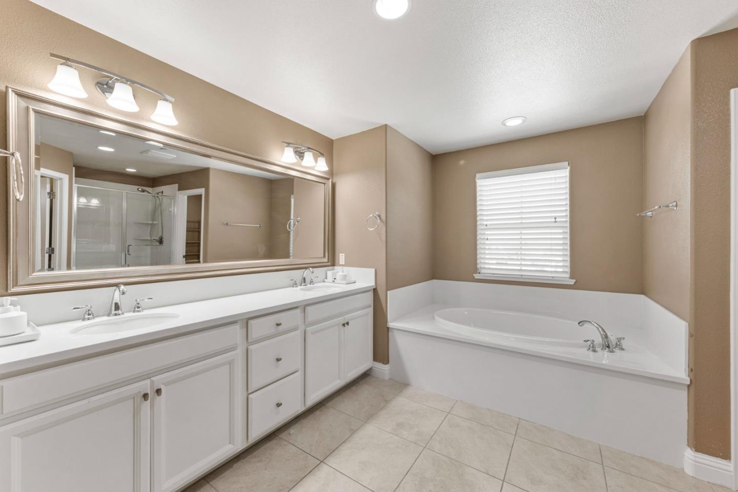 Detail Gallery Image 29 of 51 For 1041 Cabrillo Dr, Hollister,  CA 95023 - 4 Beds | 2/1 Baths