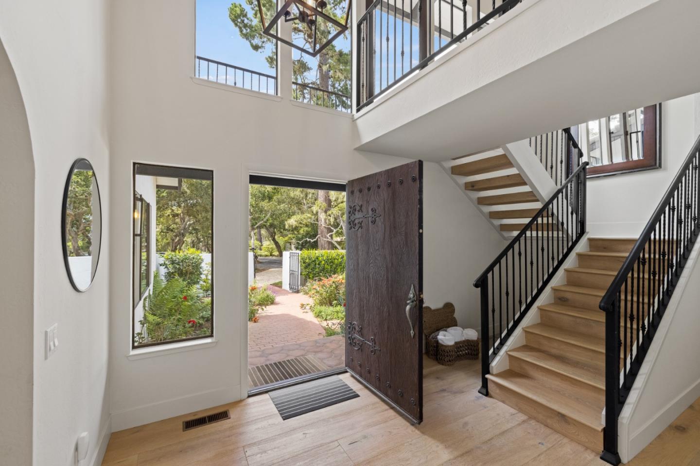 Detail Gallery Image 5 of 30 For 3111 Patio Dr, Pebble Beach,  CA 93953 - 3 Beds | 4 Baths