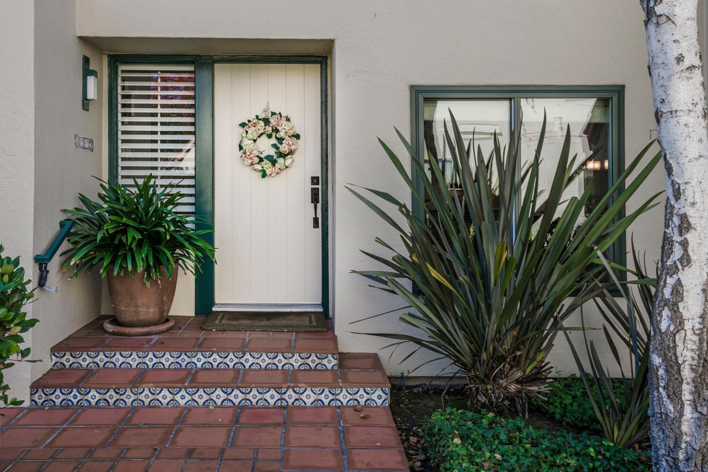 Detail Gallery Image 2 of 30 For 2253 Armada Way, San Mateo,  CA 94404 - 2 Beds | 2/1 Baths