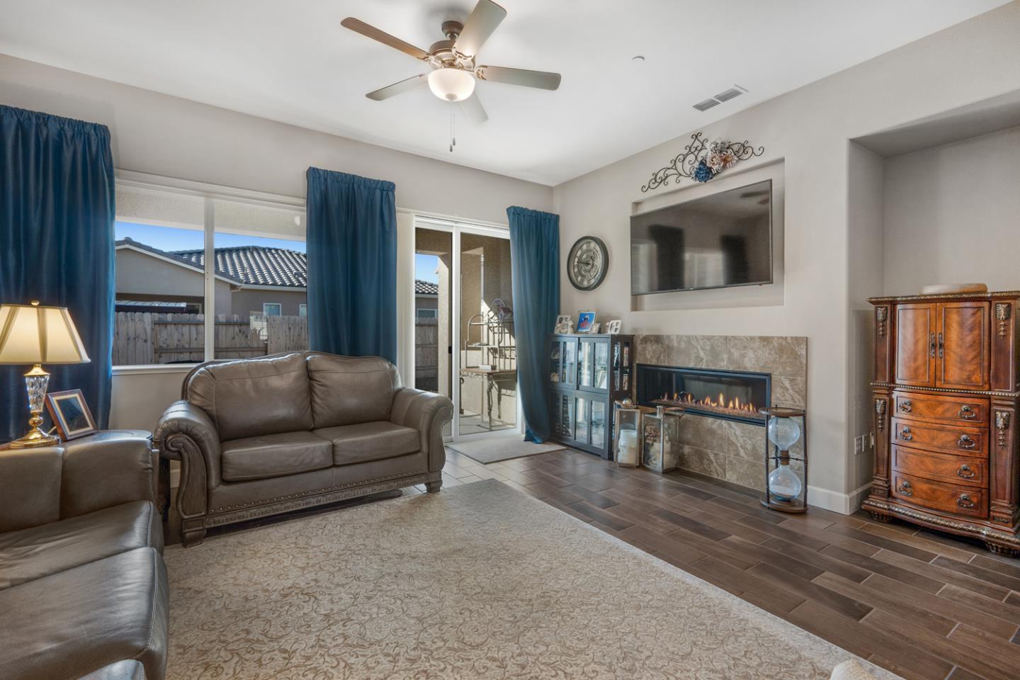Detail Gallery Image 10 of 45 For 1366 Wildrose Dr, Hollister,  CA 95023 - 4 Beds | 3/1 Baths