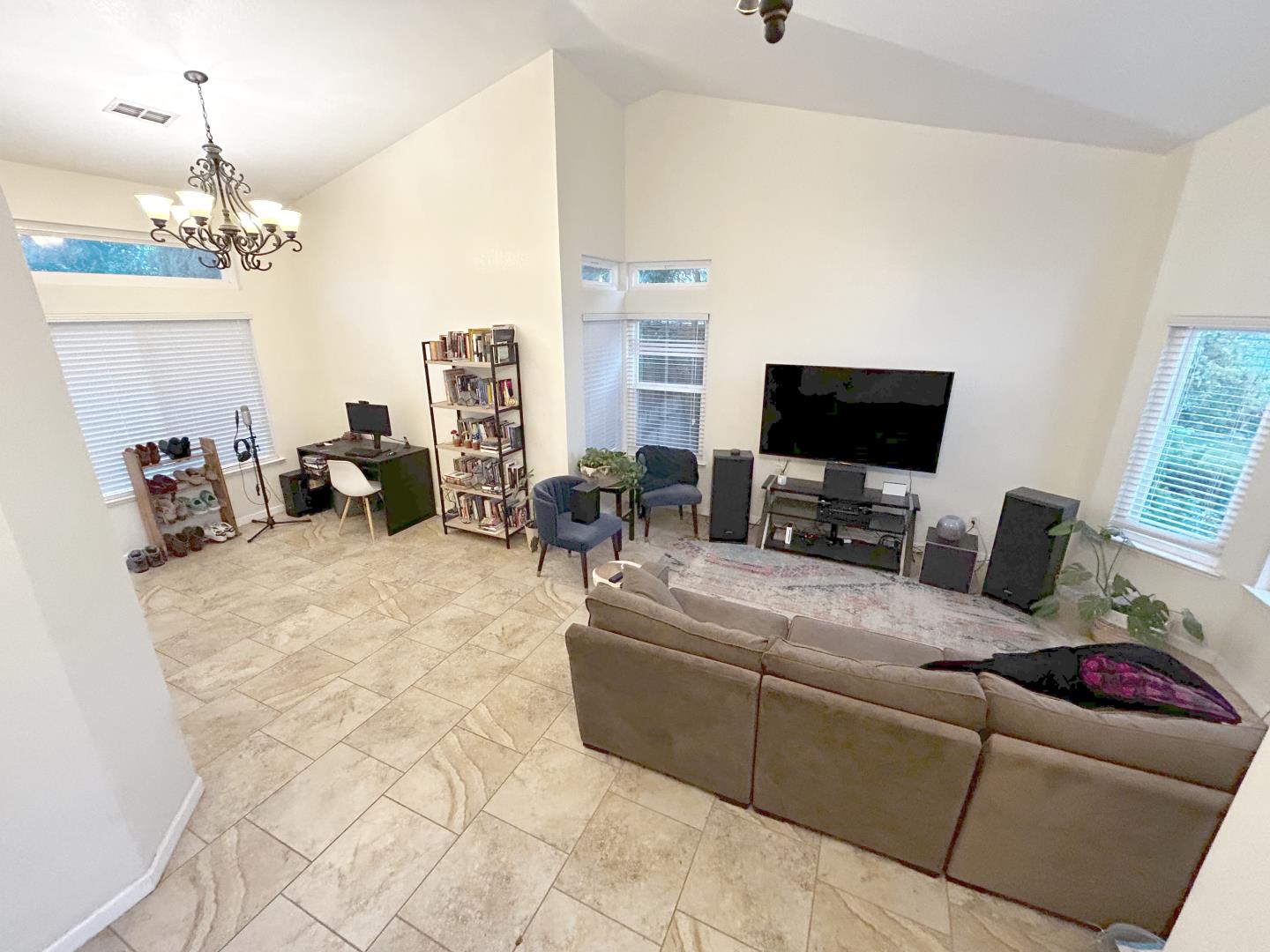 Detail Gallery Image 13 of 16 For 8748 Kentshire Way, Sacramento,  CA 95828 - 3 Beds | 2/1 Baths