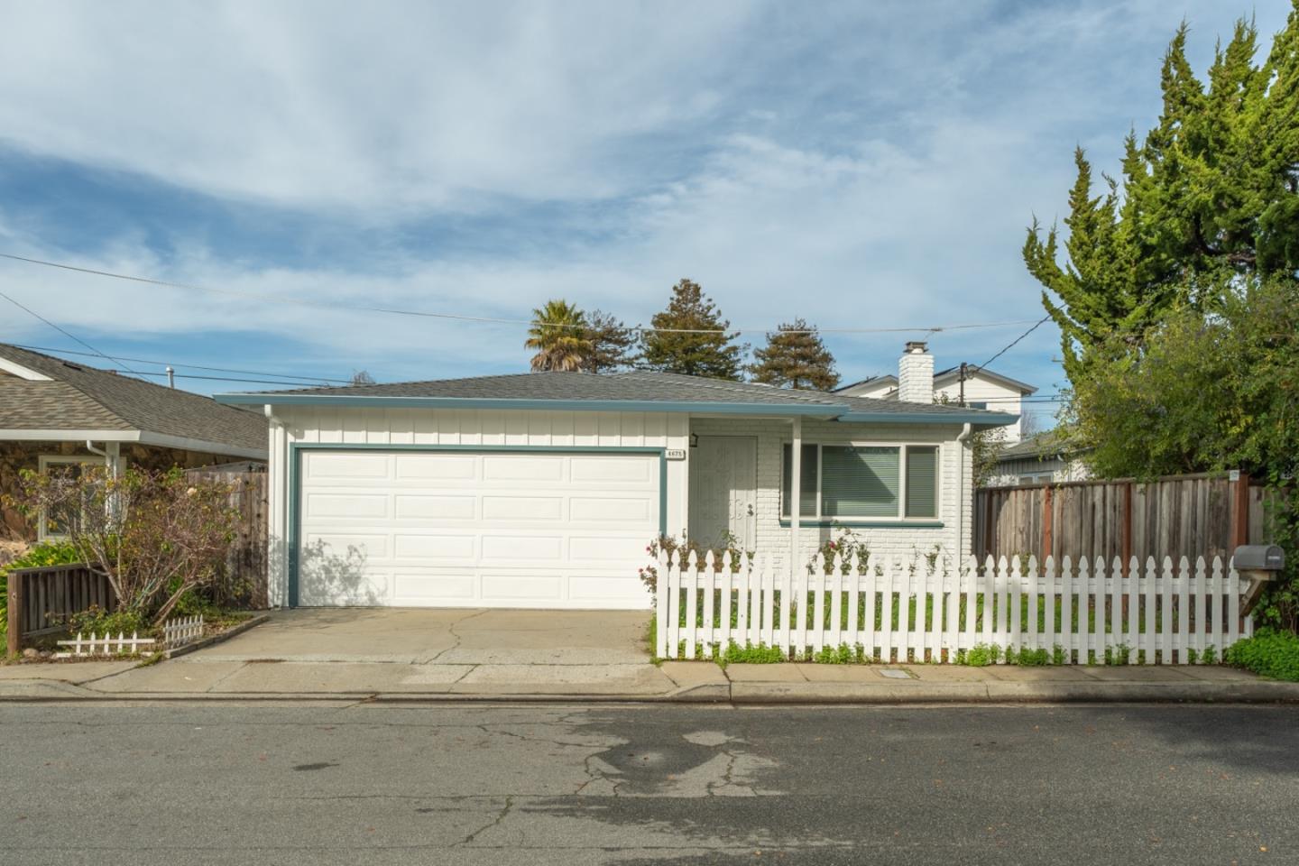 Detail Gallery Image 1 of 1 For 4675 Jewel St, Capitola,  CA 95010 - 3 Beds | 1/1 Baths