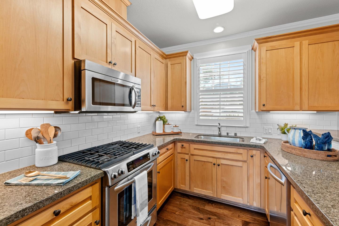 Detail Gallery Image 5 of 44 For 4191 Pearson Ct, Capitola,  CA 95010 - 3 Beds | 2/1 Baths