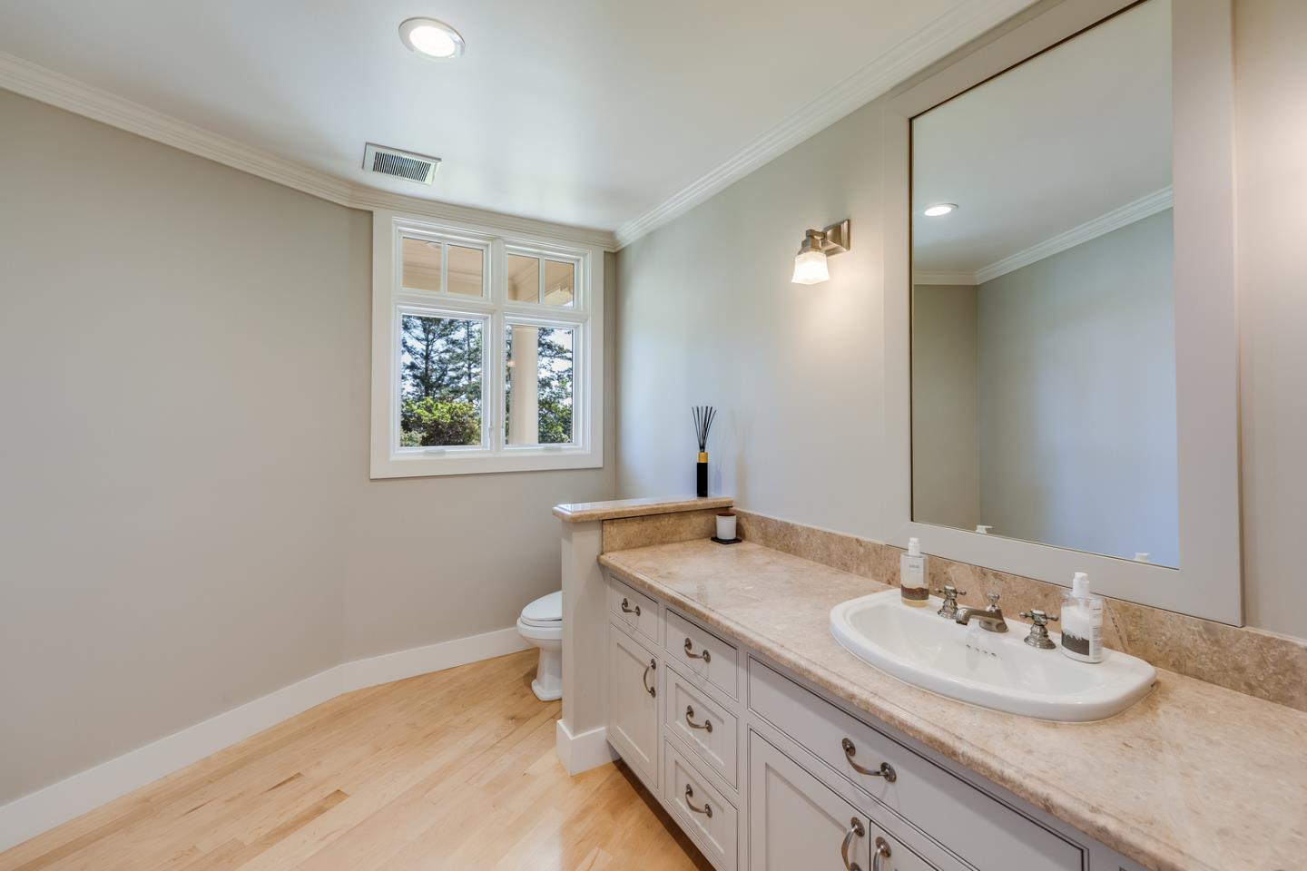 Detail Gallery Image 15 of 65 For 22 Starwood Dr, Woodside,  CA 94062 - 5 Beds | 4/1 Baths