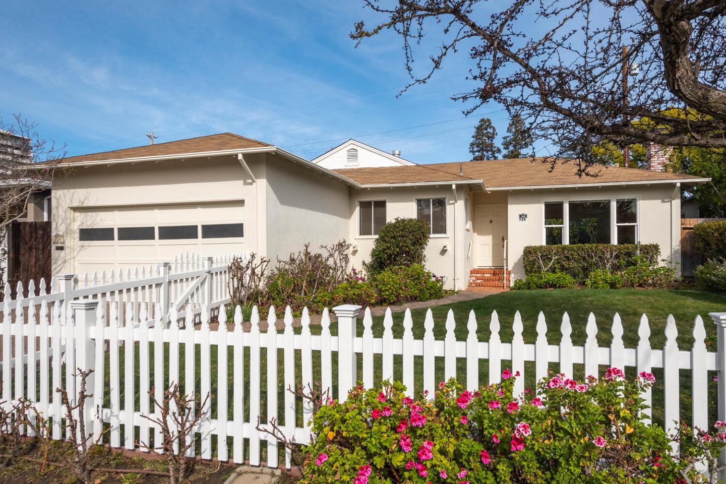 Detail Gallery Image 1 of 1 For 724 W Capistrano Way, San Mateo,  CA 94402 - 2 Beds | 2 Baths