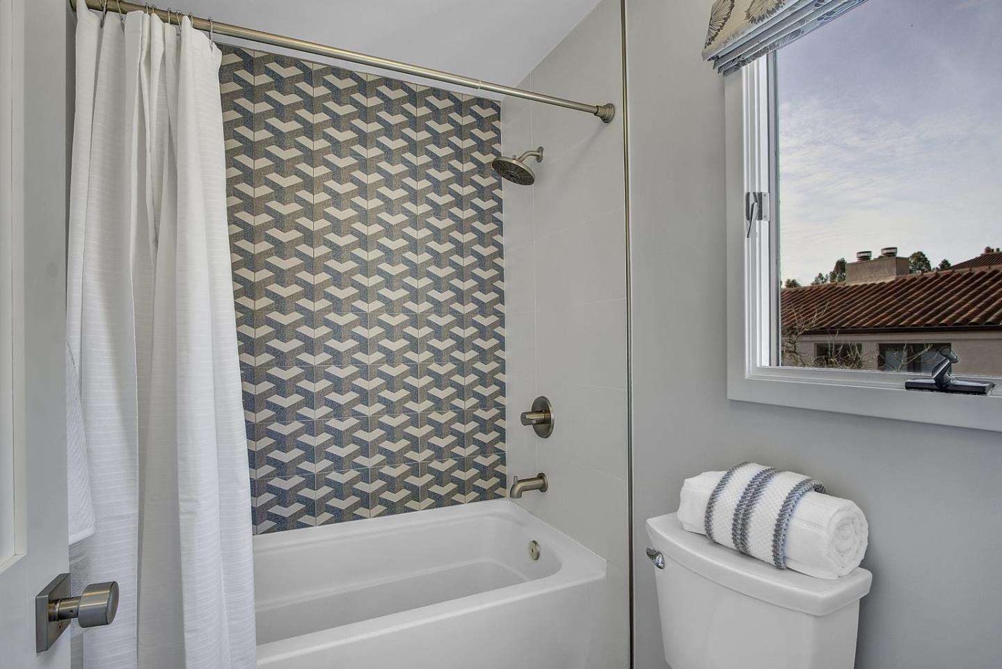 Detail Gallery Image 28 of 51 For 674 Hamilton Ave a,  Palo Alto,  CA 94301 - 2 Beds | 2/1 Baths