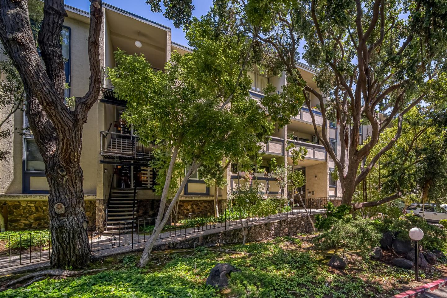 Detail Gallery Image 3 of 23 For 955 Shorepoint Ct #313,  Alameda,  CA 94501 - 1 Beds | 1 Baths