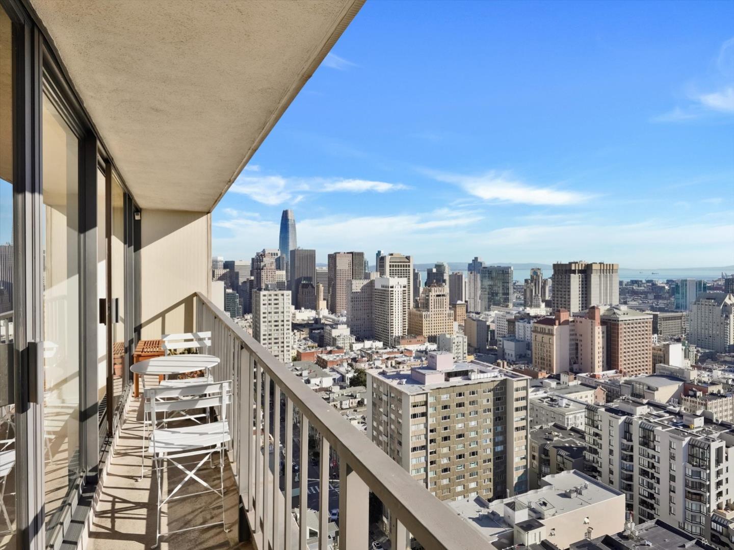 Detail Gallery Image 4 of 43 For 1177 California St #1820,  San Francisco,  CA 94108 - 3 Beds | 3 Baths