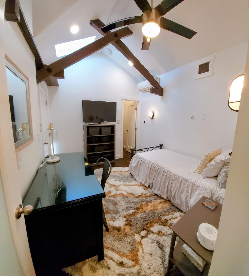 614 Glenloch, Woodside, California 94062, 2 Bedrooms Bedrooms, ,2 BathroomsBathrooms,Residential Lease,For Rent,614 Glenloch,ML81952631