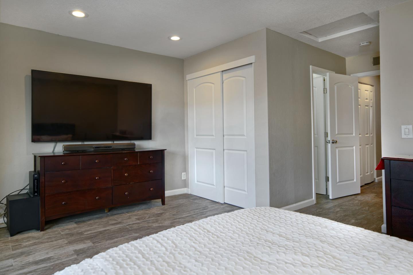 Detail Gallery Image 19 of 53 For 10399 Mary Ave, Cupertino,  CA 95014 - 2 Beds | 1/1 Baths