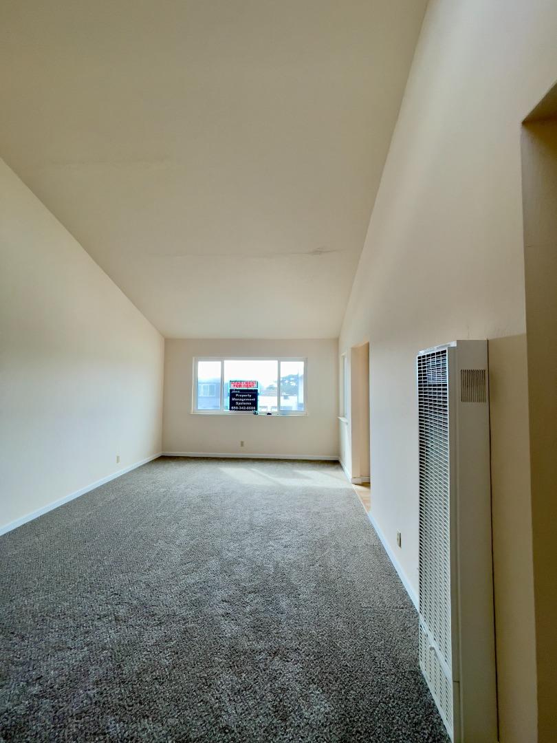 Detail Gallery Image 4 of 13 For 1625 Palmetto Ave #4,  Pacifica,  CA 94044 - 1 Beds | 1 Baths