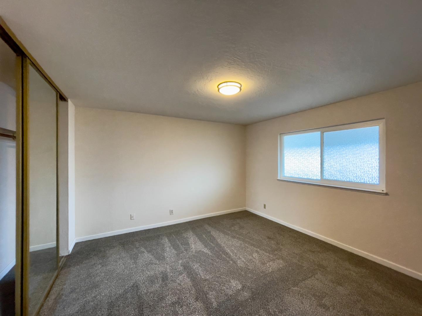 Detail Gallery Image 5 of 13 For 1625 Palmetto Ave #4,  Pacifica,  CA 94044 - 1 Beds | 1 Baths