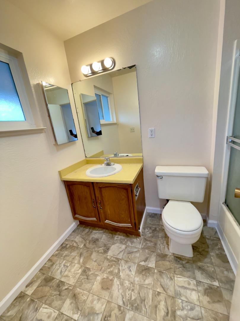 Detail Gallery Image 8 of 13 For 1625 Palmetto Ave #4,  Pacifica,  CA 94044 - 1 Beds | 1 Baths