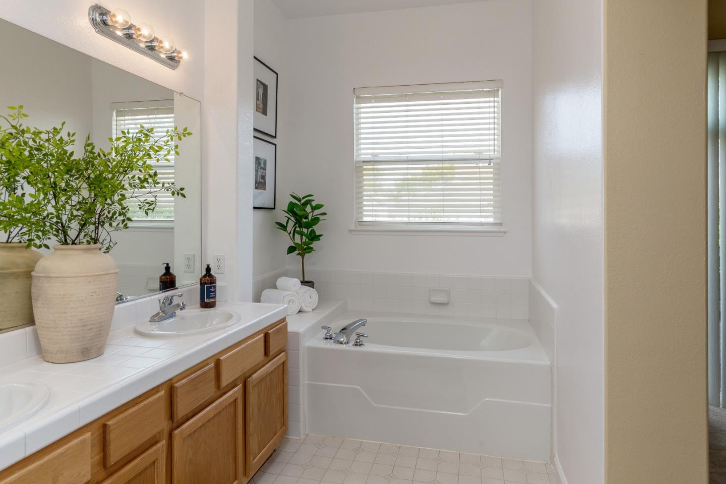 Detail Gallery Image 21 of 25 For 2033 Folle Blanche Dr, San Jose,  CA 95135 - 2 Beds | 2 Baths