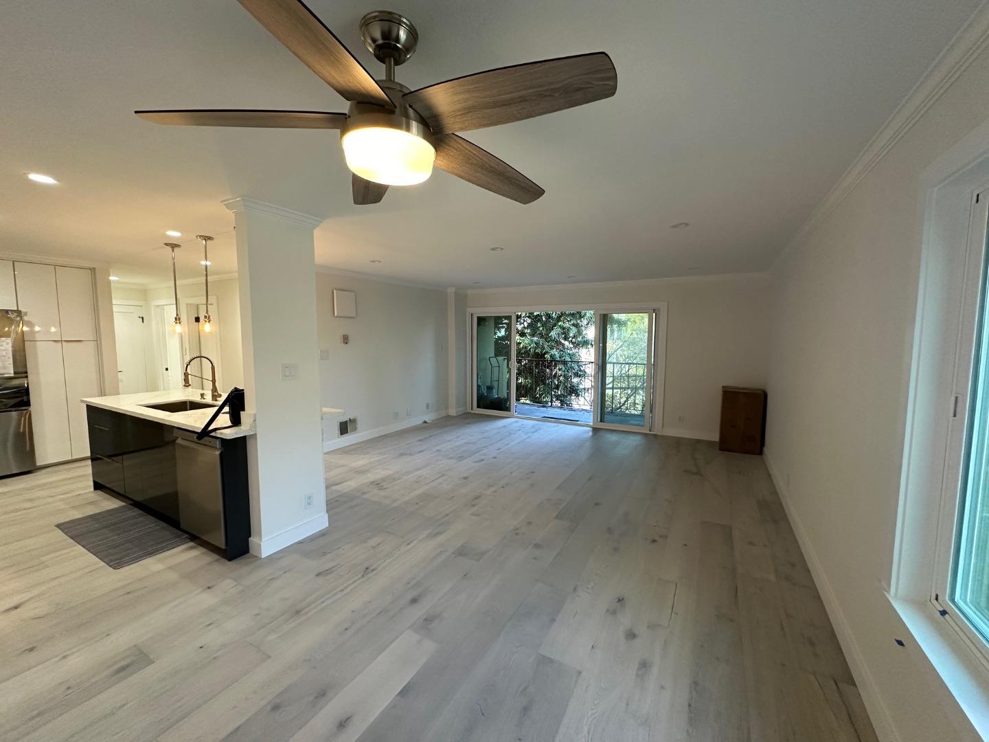 Detail Gallery Image 9 of 26 For 1701 San Carlos Ave #5,  San Carlos,  CA 94070 - 2 Beds | 2 Baths