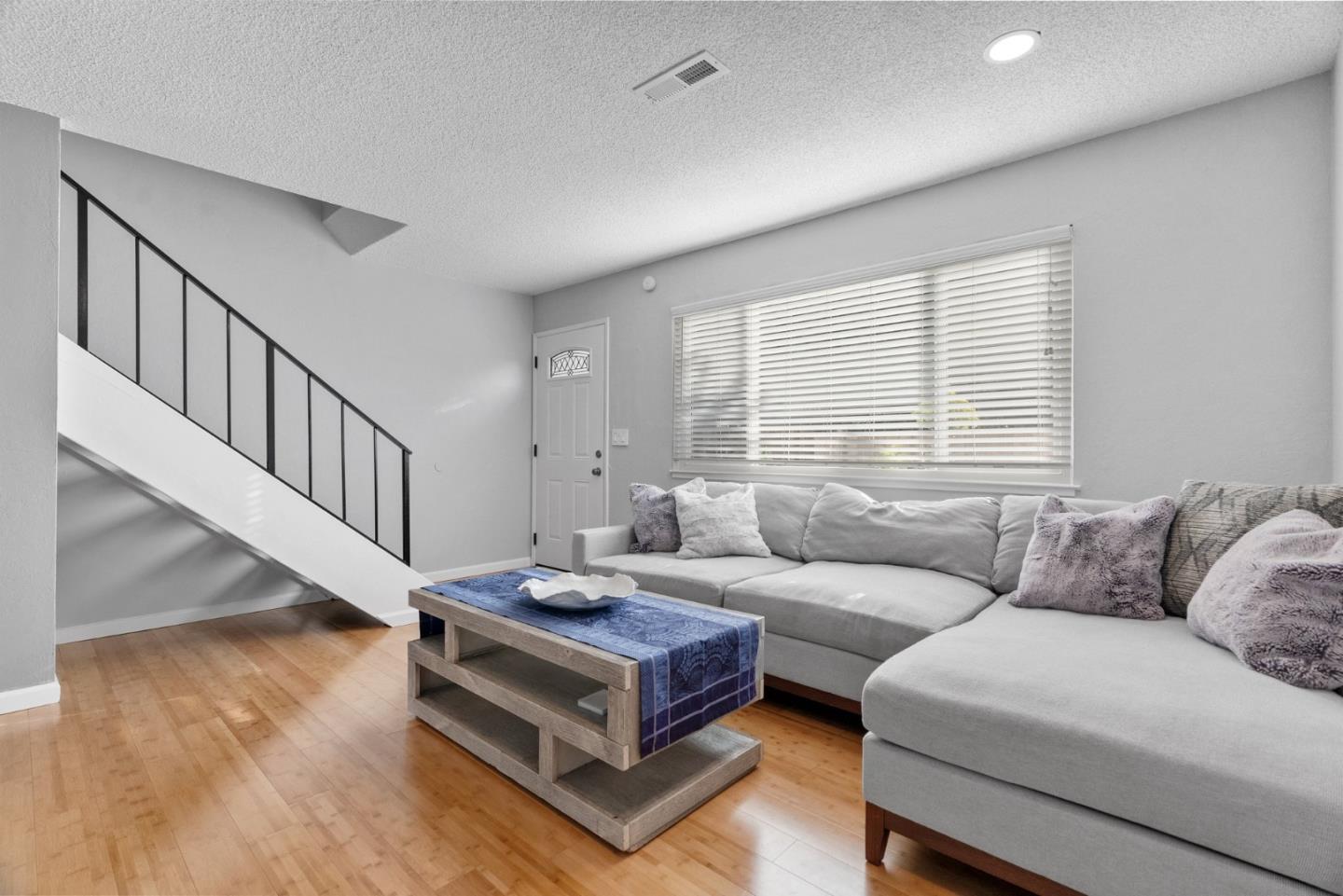 Detail Gallery Image 2 of 29 For 18224 Hale Ave #E,  Morgan Hill,  CA 95037 - 2 Beds | 1/1 Baths