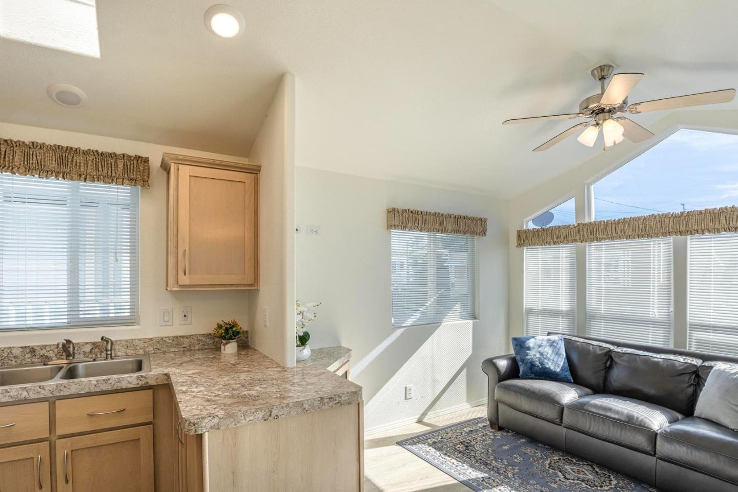 Detail Gallery Image 6 of 18 For 835 Kimball Ave #40,  Seaside,  CA 93955 - 1 Beds | 1 Baths