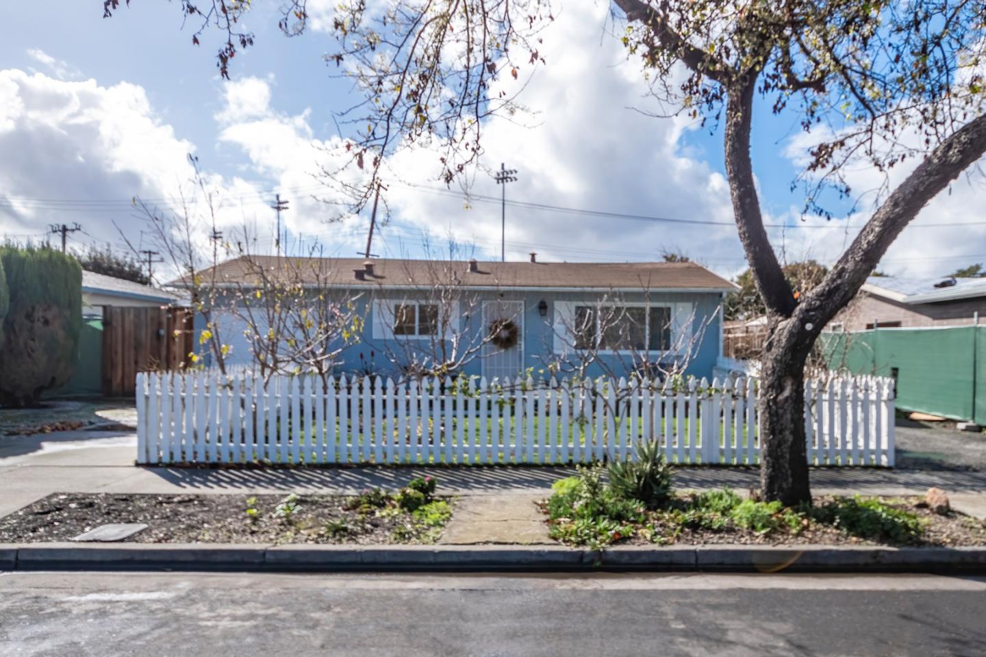 Detail Gallery Image 1 of 1 For 2434 Crystal Dr, Santa Clara,  CA 95051 - 2 Beds | 1 Baths