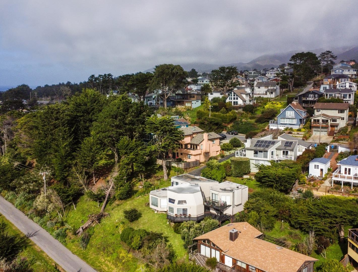 Detail Gallery Image 1 of 1 For 590 Stetson St, Moss Beach,  CA 94038 - 4 Beds | 4 Baths