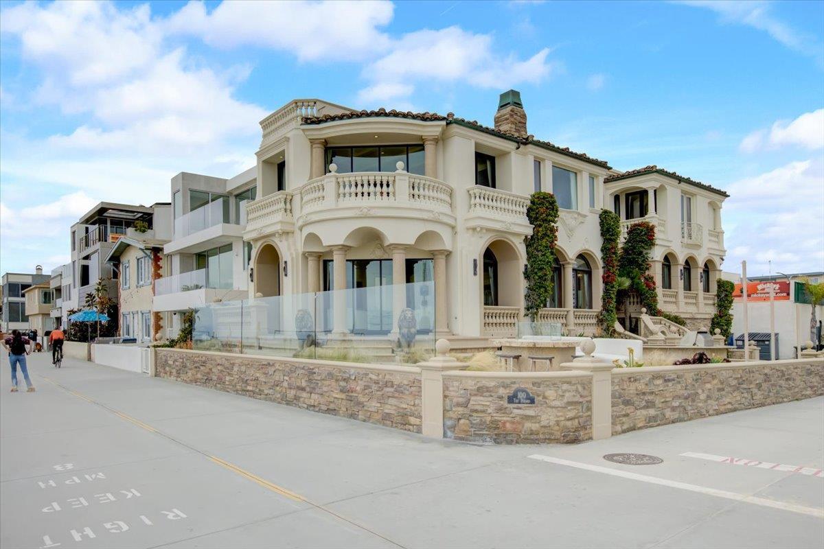 Detail Gallery Image 3 of 62 For 100 the Strand, Hermosa Beach,  CA 90254 - 5 Beds | 4/1 Baths