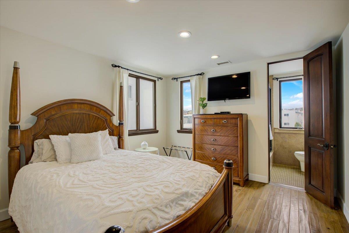 Detail Gallery Image 31 of 62 For 100 the Strand, Hermosa Beach,  CA 90254 - 5 Beds | 4/1 Baths