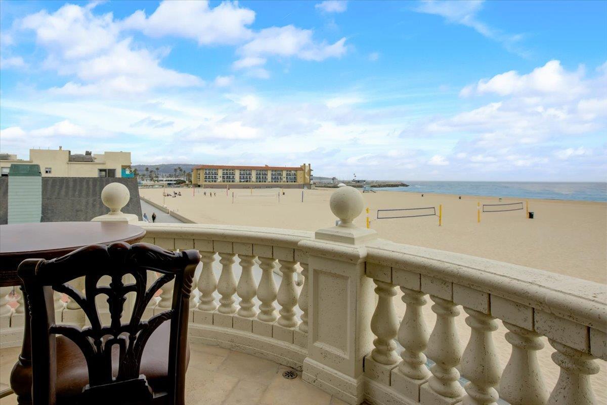 Detail Gallery Image 37 of 62 For 100 the Strand, Hermosa Beach,  CA 90254 - 5 Beds | 4/1 Baths