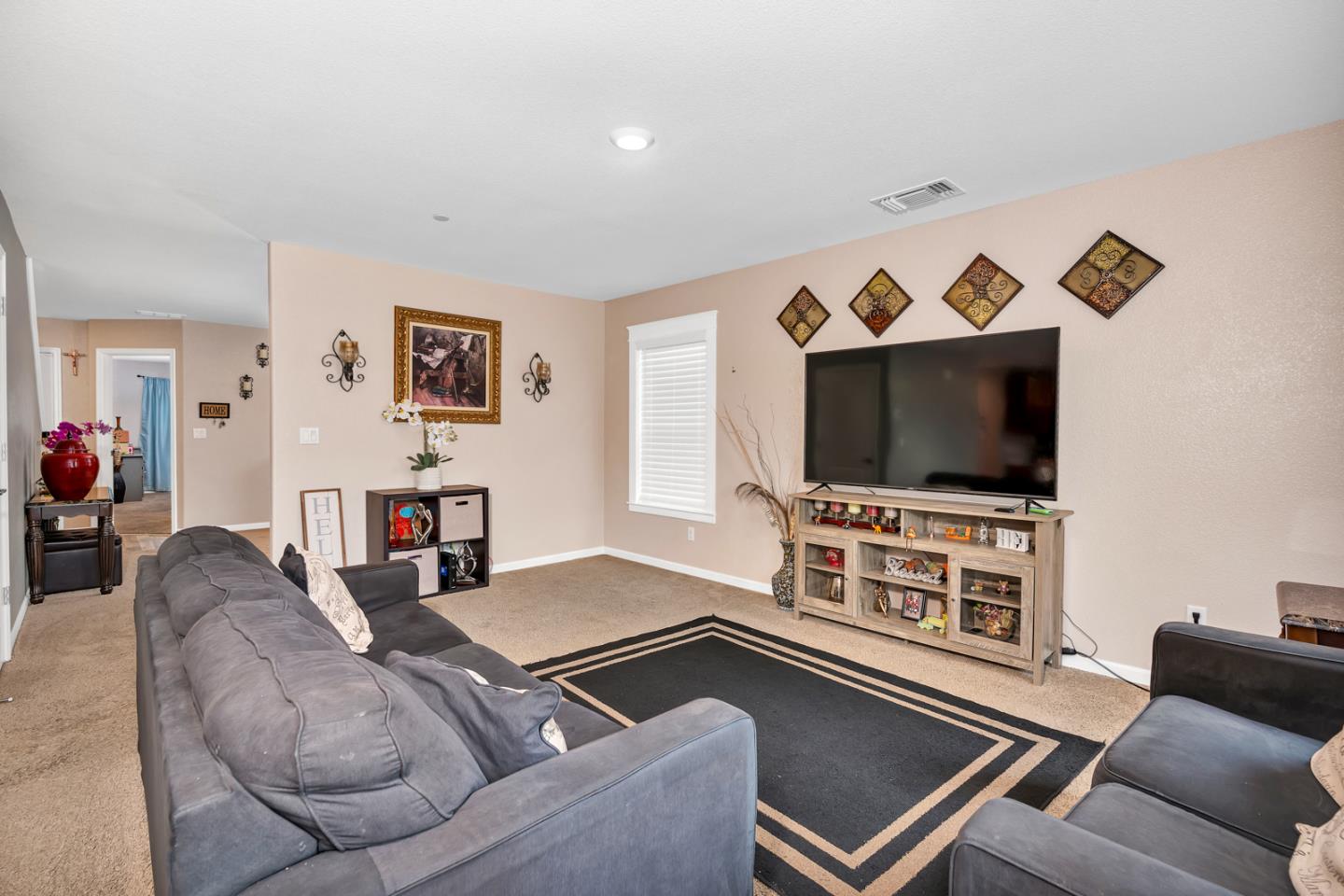 Detail Gallery Image 11 of 41 For 121 Meridian Ct, Los Banos,  CA 93635 - 5 Beds | 3/1 Baths