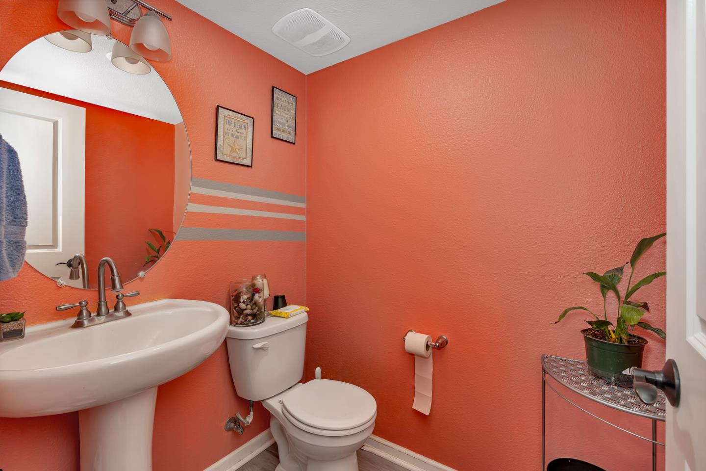 Detail Gallery Image 16 of 41 For 121 Meridian Ct, Los Banos,  CA 93635 - 5 Beds | 3/1 Baths