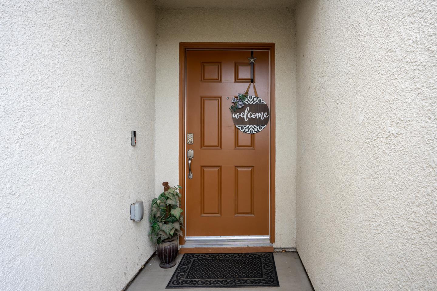 Detail Gallery Image 3 of 41 For 121 Meridian Ct, Los Banos,  CA 93635 - 5 Beds | 3/1 Baths