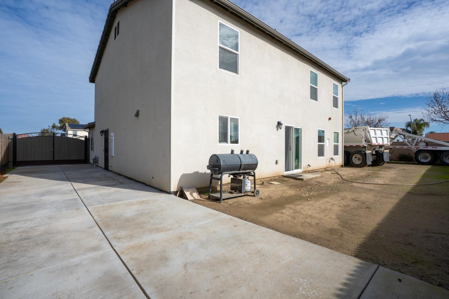 Detail Gallery Image 34 of 41 For 121 Meridian Ct, Los Banos,  CA 93635 - 5 Beds | 3/1 Baths