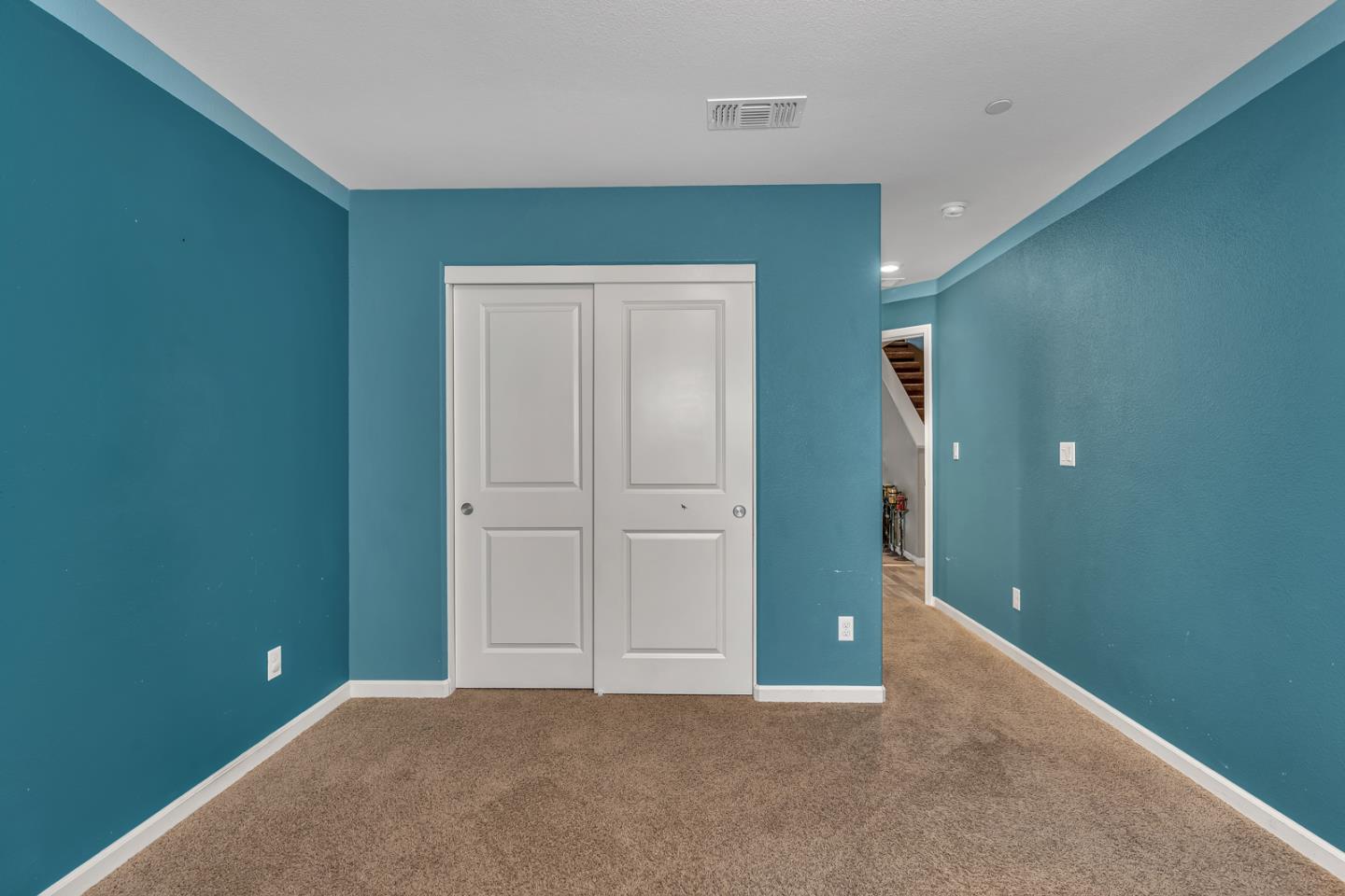Detail Gallery Image 5 of 41 For 121 Meridian Ct, Los Banos,  CA 93635 - 5 Beds | 3/1 Baths