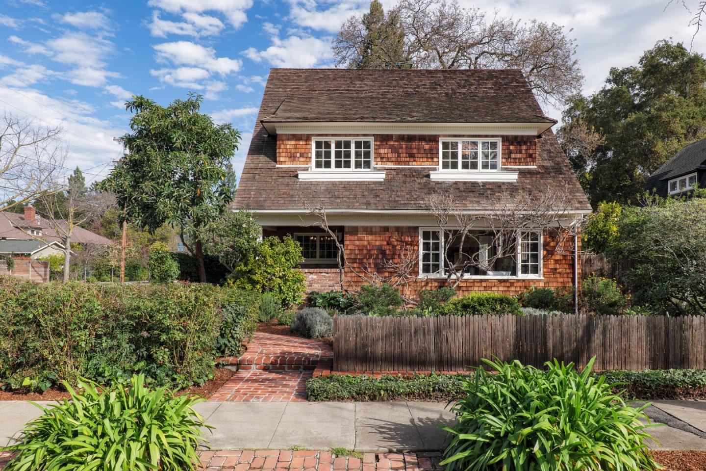 Detail Gallery Image 1 of 1 For 1103 Ramona St, Palo Alto,  CA 94301 - 4 Beds | 2/1 Baths