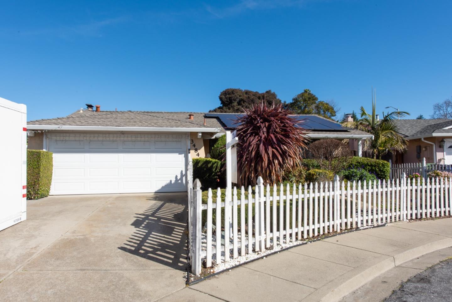 Detail Gallery Image 1 of 1 For 34842 Warwick Ct, Fremont,  CA 94555 - 3 Beds | 2 Baths